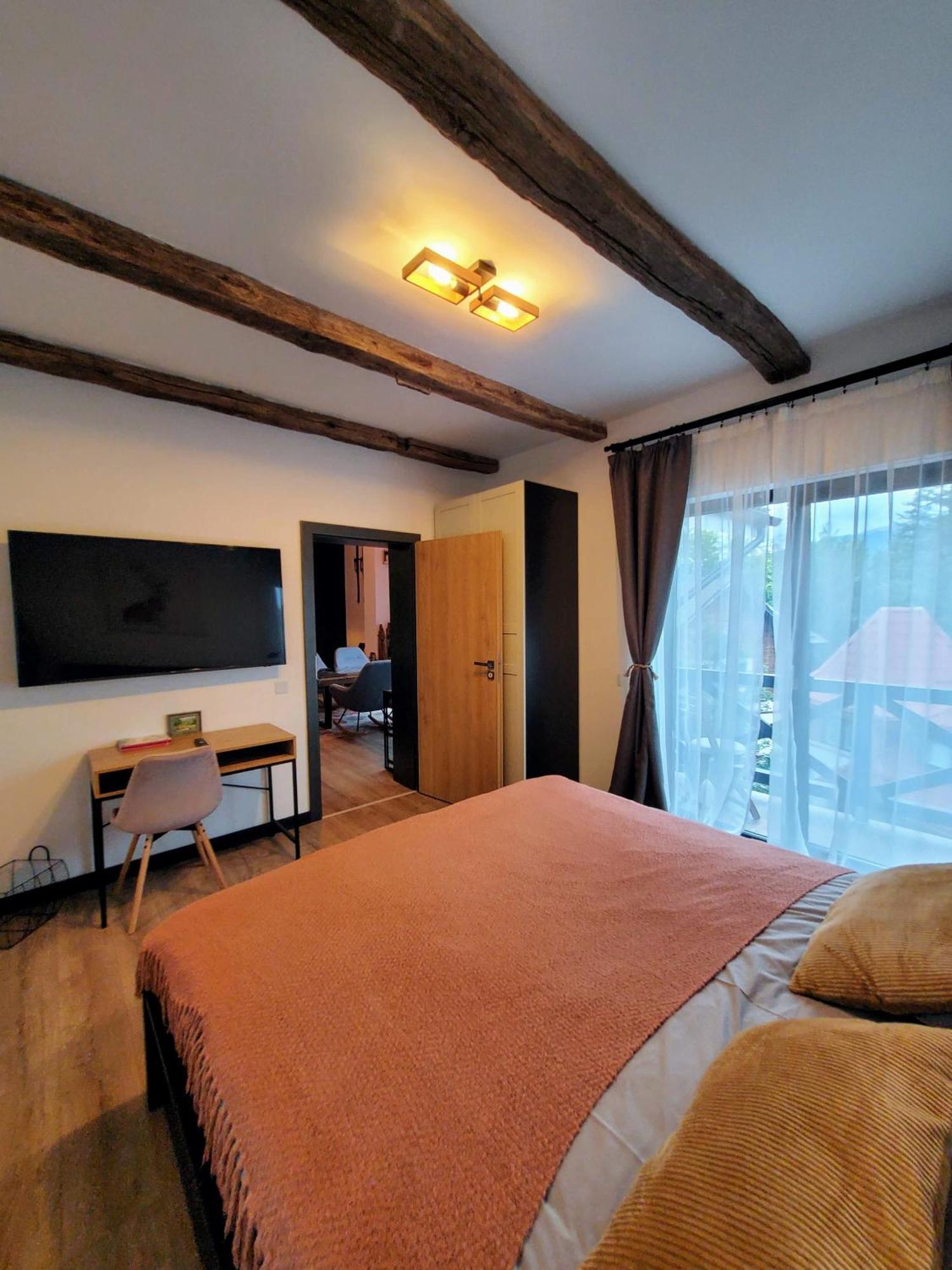 Casa Larisa Antonia
